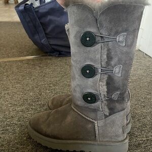 UGG Women’s 7 Bailey Button Triplet Triple Button Gray Classic Tall Boots size 7
